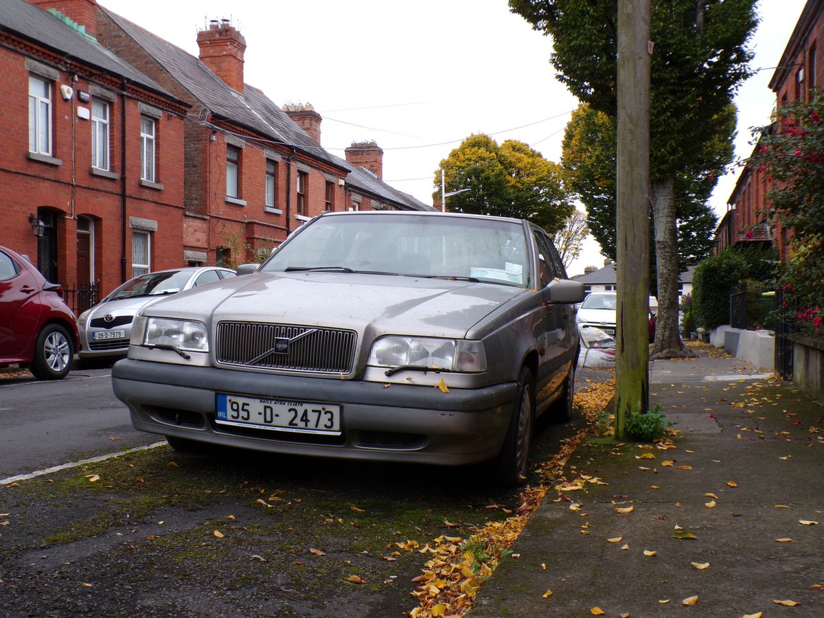 It's all about the little details with this one; a worn-out SIPS sticker clings to the rear window, while scraped bumpers and a dented bootlid hint at a hard life.

Don't forget its dealer plates and stickers, too; big scorers in banger bingo.
