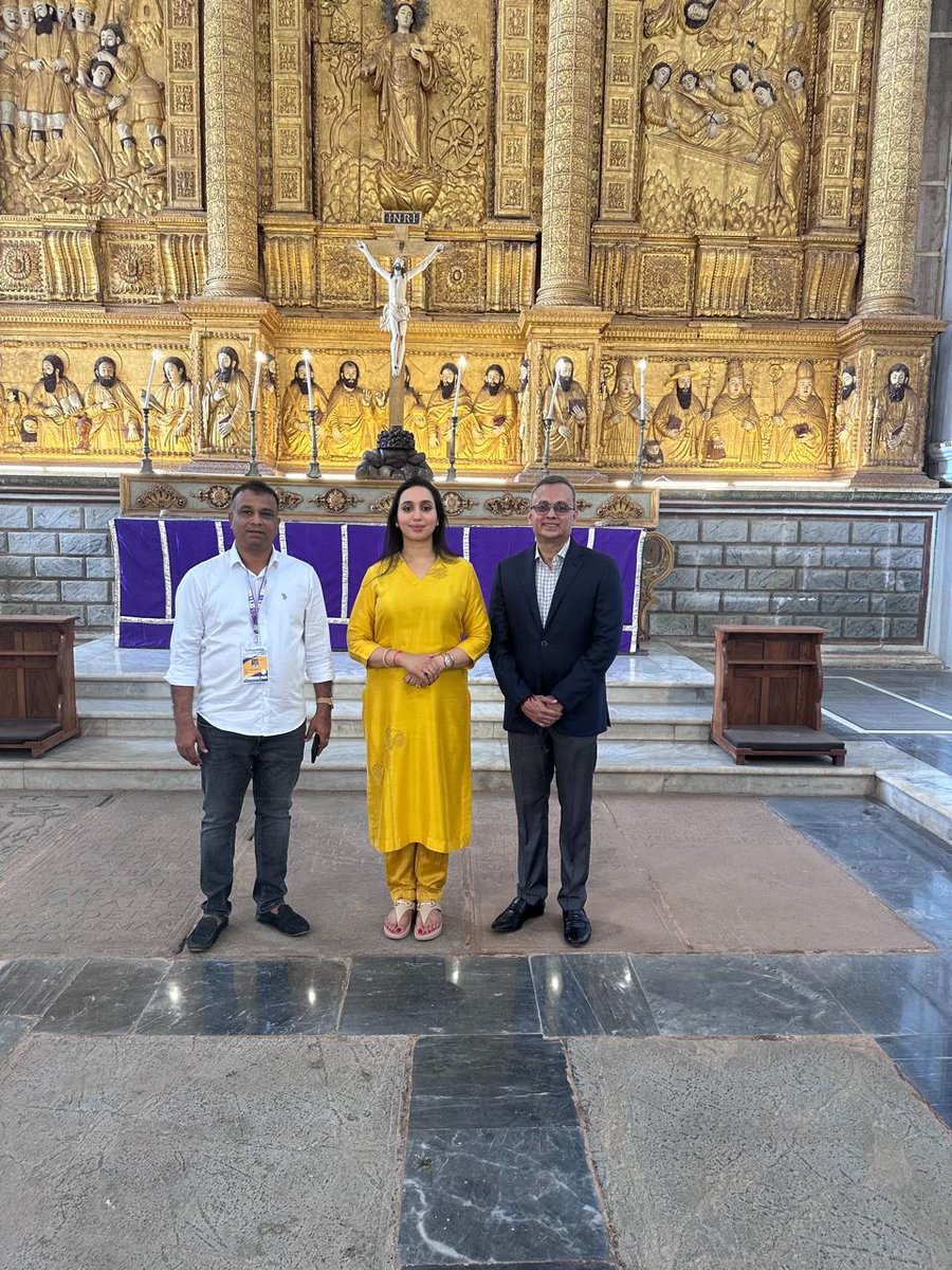 bibidempo's tweet photo. Sought blessings during the 18th Exposition of the Sacred Relics of St. Francis Xavier at Old Goa. Every ten years, the exposition draws devotees from around the world. Was impressed with the meticulous planning and organisation by the Government and the Church authorities. https://t.co/Jj0P4U505N