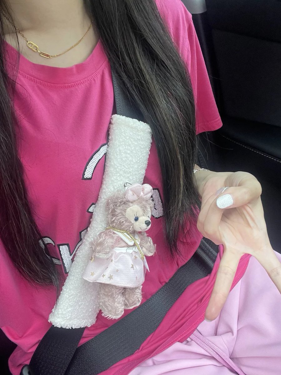 테슬라가 정말 여성에게 적합하지 않은 걸까요? 요즘 친구의 테슬라를 빌려서 운전해봤는데, 정말 괜찮더라고요! 🤗 현재 한 대 사는 것을 고려 중이에요! 🚗