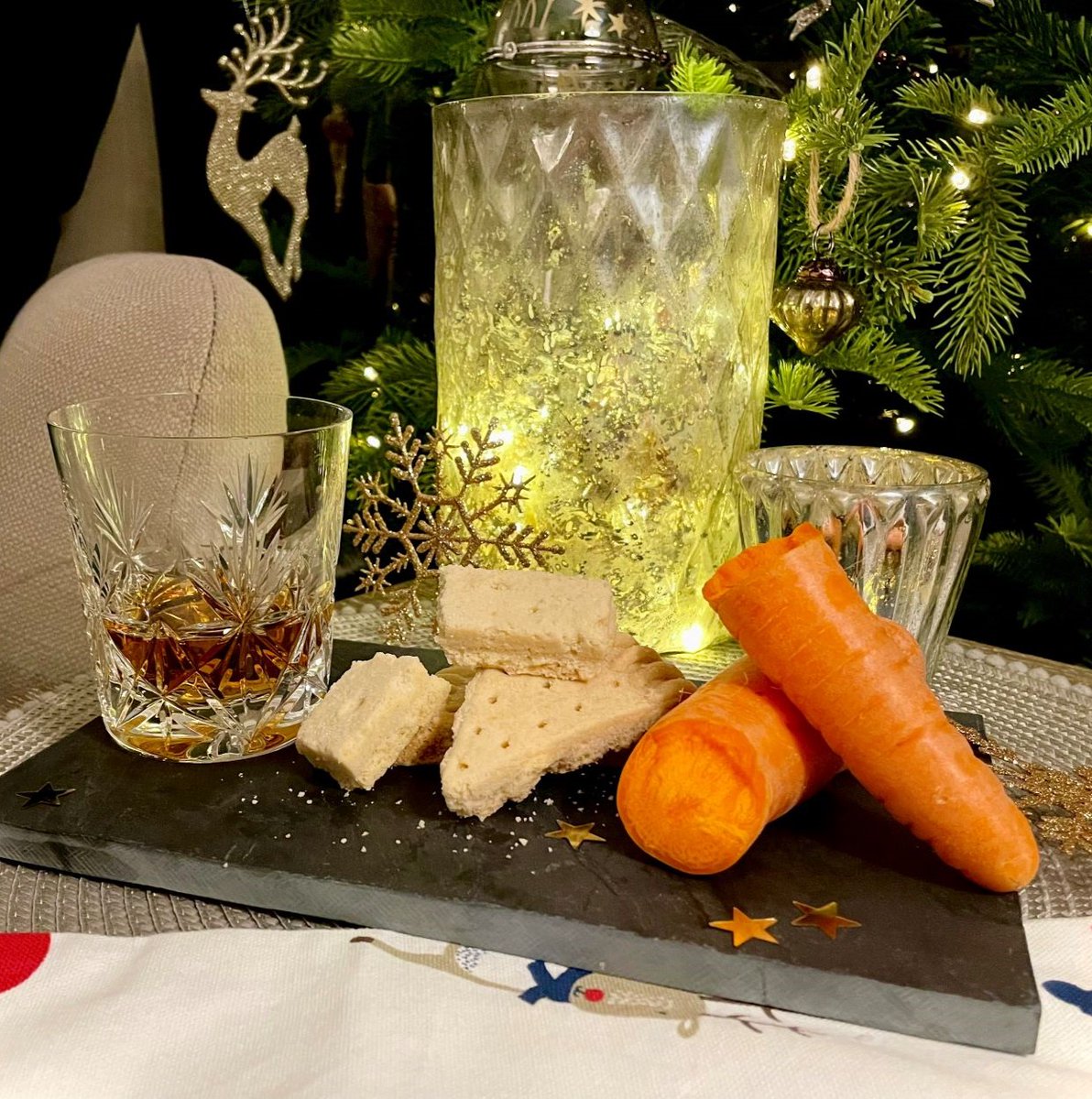 🎄✨ Merry Christmas from all of us at Dean's! ✨🎄

We would like to take this opportunity to wish you and your family a very Merry Christmas. 

#DeansShortbread #MerryChristmas #HistoryInTheBaking