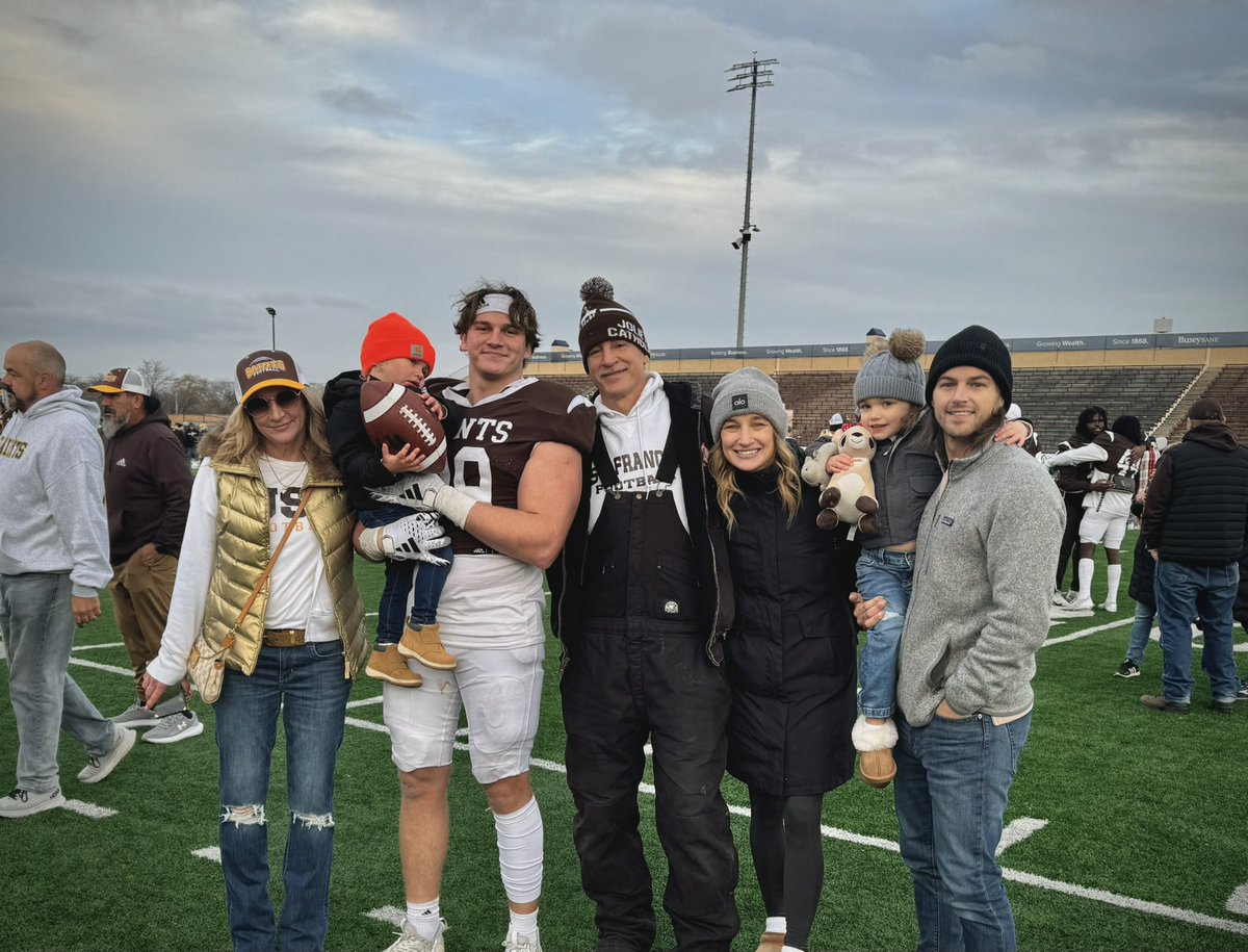 BStrocchia22's tweet photo. Better late than never! Our last @USFSaintsFB game wrapped up an incredible 7-3 season! 
So proud of this great team! 
#99superfans💛🤍🤎 https://t.co/BAJNPX9TLf