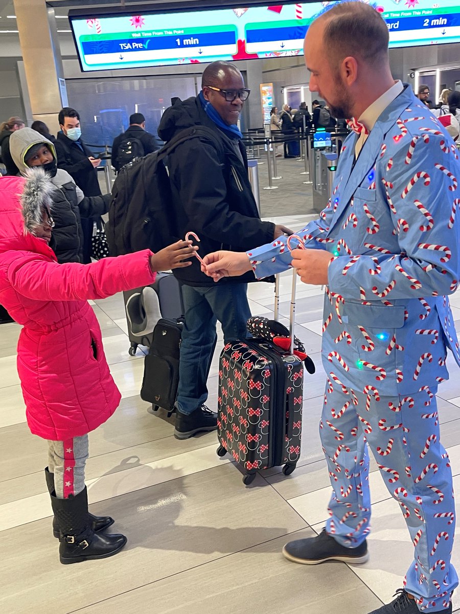 terminalBLGA's tweet photo. We've 'sleighed' this year's Terminal B Candy Cane tour.... #HolidayCheer #NYC https://t.co/Fkyg8RVgCc