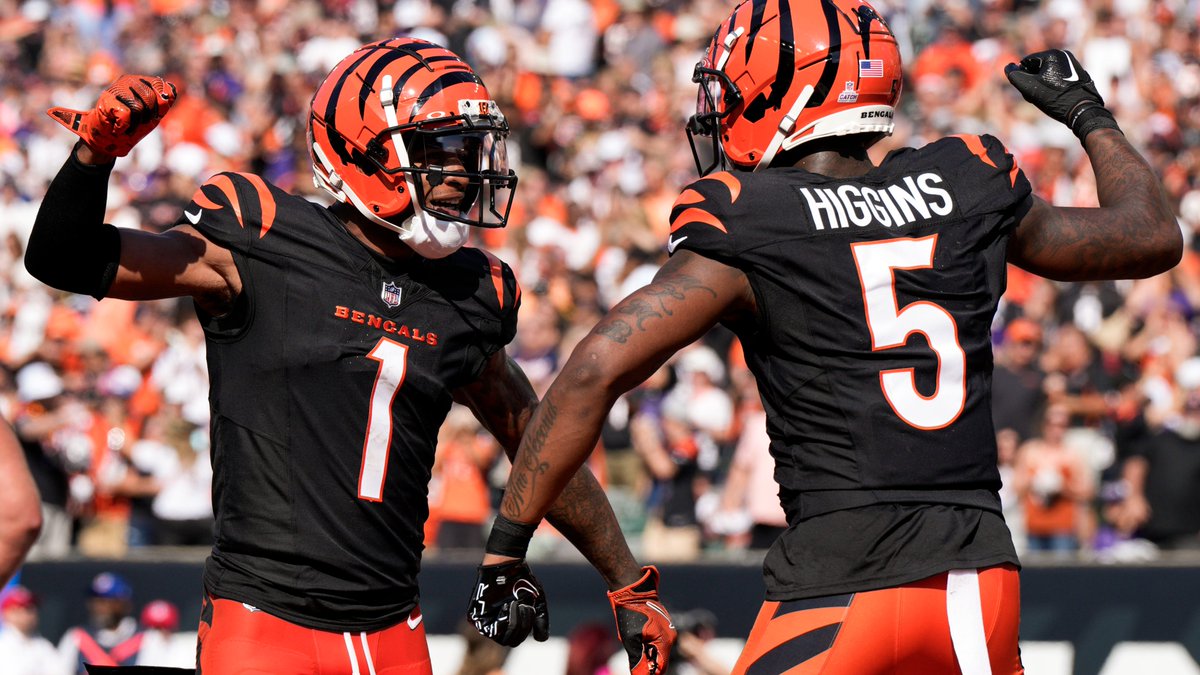 Around The NFL (@aroundthenfl) on Twitter photo Which bubble teams still have a shot at one of the three unclaimed playoff spots? <a href="/AliBhanpuri/">Ali Bhanpuri</a> uses the Next Gen Stats playoff probability model to break down the entire postseason picture ahead of Week 17.
nfl.com/news/nfl-playo… Which bubble teams still have a shot at one of the three unclaimed playoff spots? <a href="/AliBhanpuri/">Ali Bhanpuri</a> uses the Next Gen Stats playoff probability model to break down the entire postseason picture ahead of Week 17.
nfl.com/news/nfl-playo…