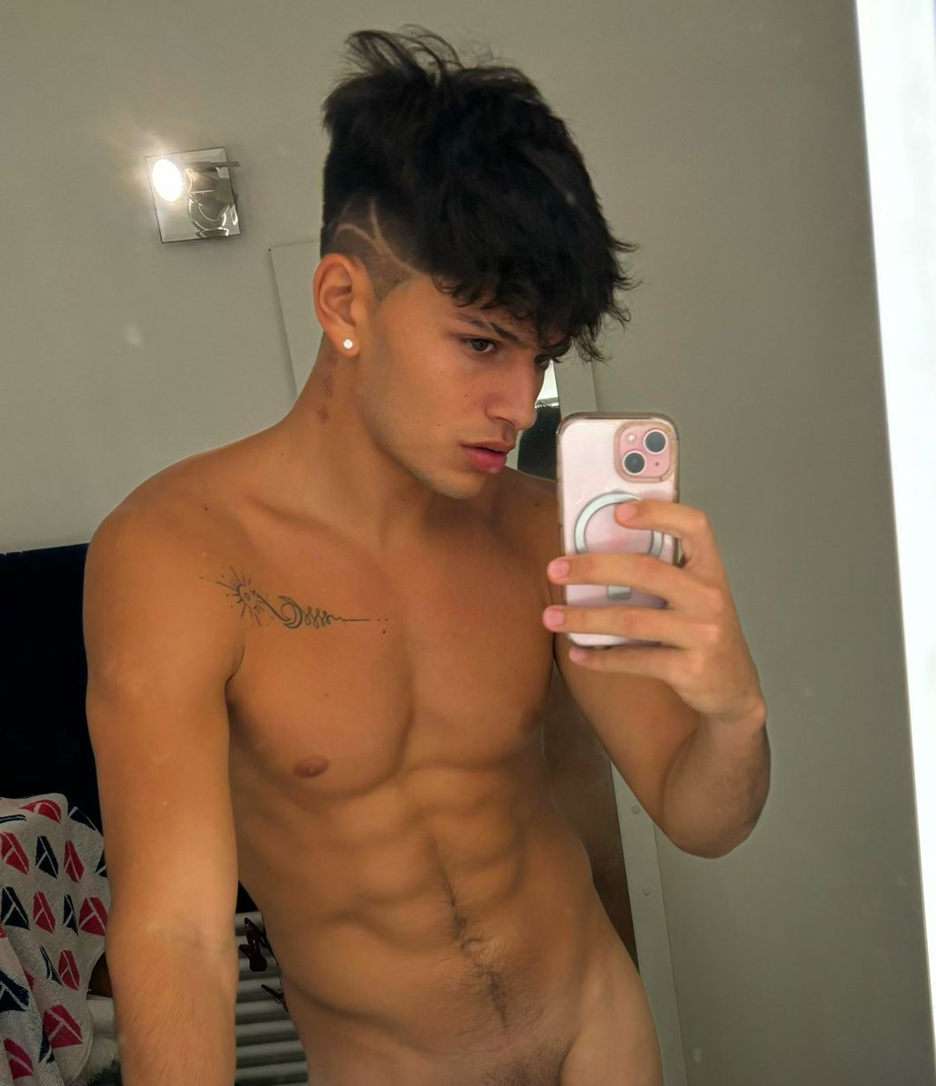 jeff4reelzz's tweet photo. RT or say « yes » and I send you my 🍆 in dm https://t.co/FJvKIUXJay