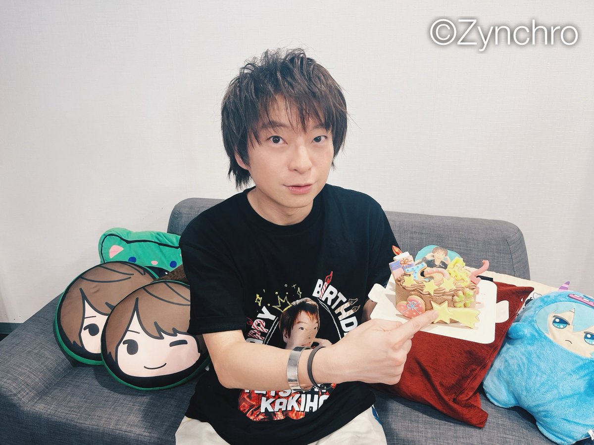 【スタッフより】(#柿原徹也 情報)

柿原徹也、42歳のお誕生日をお祝いしてくださった皆様、誠にありがとうございました🎂
まさかの4時間にわたる生配信になりましたが笑、今年もお付き合いいただいて大変感謝です✨
最新情報も解禁！！
ぜひ楽しみにお待ちいただけましたら幸いです😊
