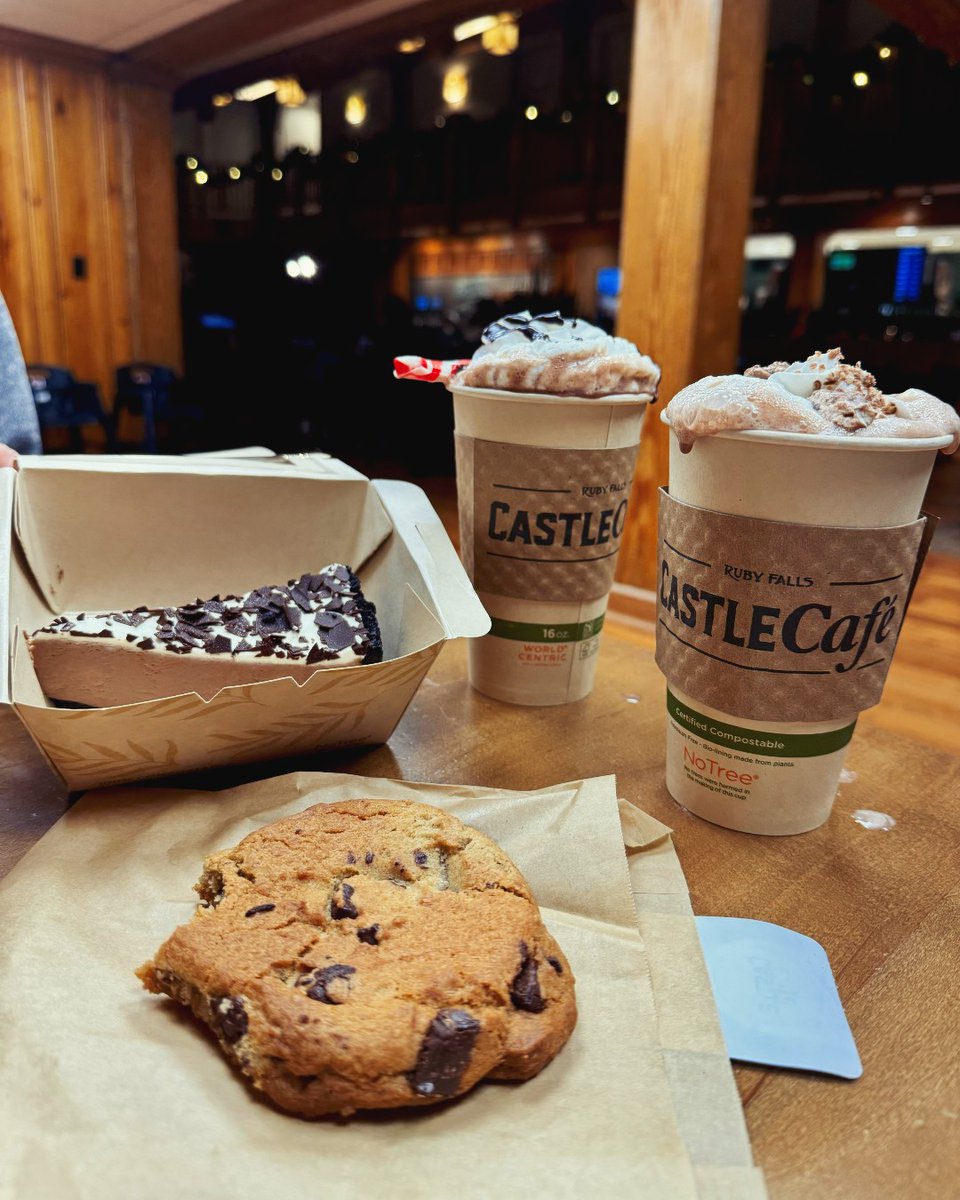 Our Christmas Eve vibe ☕️ 😋

📍Castle Cafe at Ruby Falls