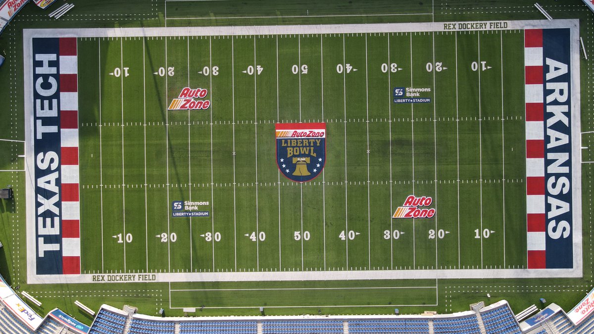 Christmas came a day early....nothing like a freshly painted football field. 😍

📷: Shawn Peace/Peace Technologies