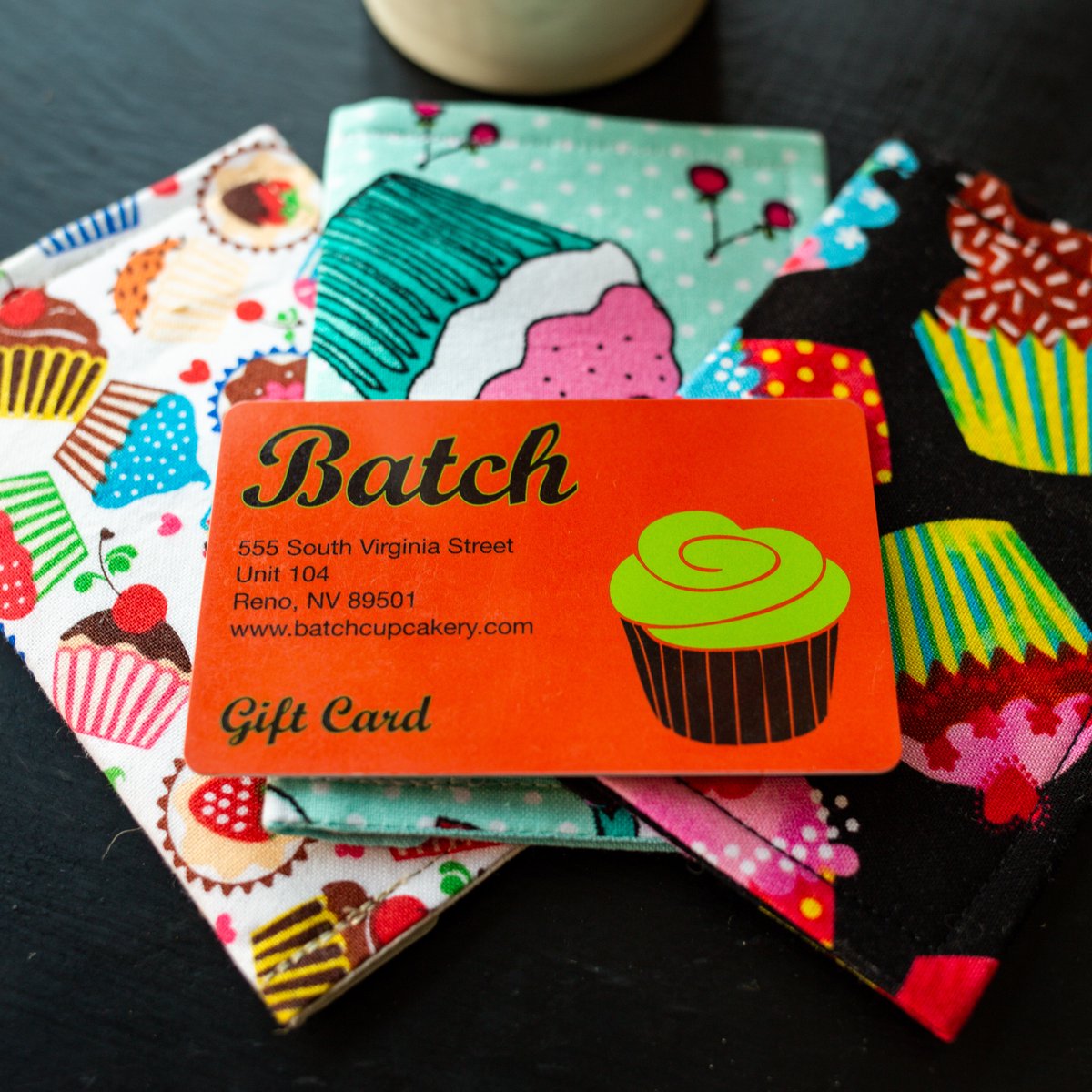 batch_cupcakery's tweet photo. Need a last-minute stocking stuffer or white elephant gift?! Our gift cards are a SWEET option AND TODAY THEY ARE 50% OFF. They are available at our Midtown, South Creek, and San Diego locations. 🎁 https://t.co/TzctgqrSom