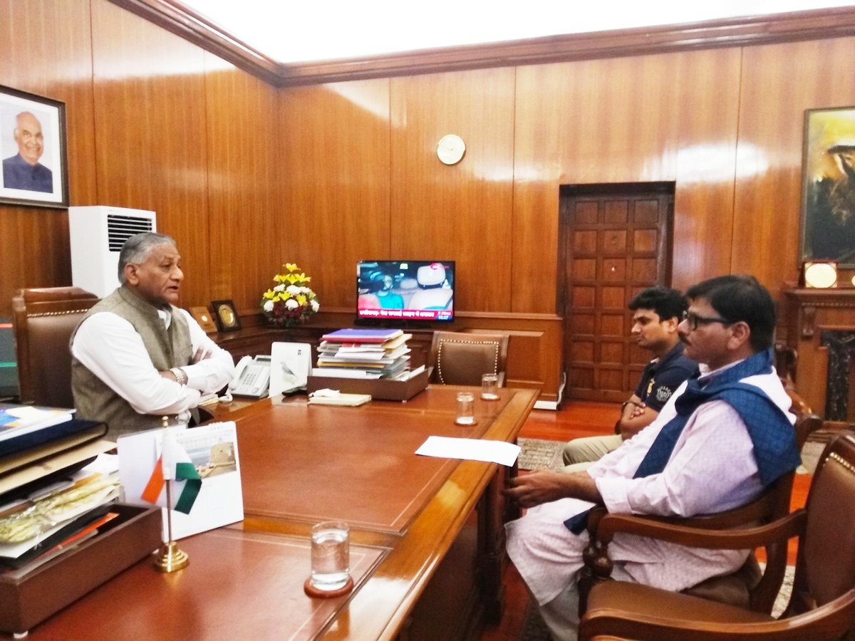 DhirendraGBN's tweet photo. माननीय श्री @Gen_VKSingh जी आपको मिज़ोरम का राज्यपाल नियुक्त होने पर बहुत-बहुत बधाई। #MLAJewar https://t.co/u36CWj3X9g
