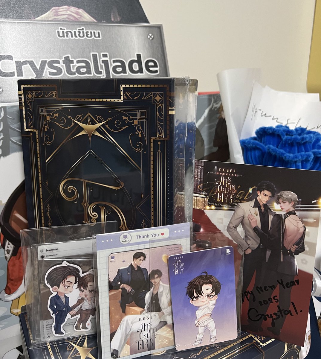 Crystaljadeed's tweet photo. เข้าสู่กิจกรรมแจnส่งท้ายปีกันอีกครั้ง เนื่องจากเป็นวันเกิดน้องอาร์มินและนิยายกำลังจะเป็นซีรีส์แล้ว🎉 ปีนี้เลยมาแจn Box #การเกิดใหม่ของดวงดาว 1 รางวัล✨ พร้อมของเล็กๆ น้อยๆ ตามรูป
กติกาเพียงแค่: รีทวิต + เป็นผู้ฟอลแอคนี้เท่านั้น
ประกาศผล: 1 ม.ค. 68 นี้จ้ะ🥳 https://t.co/uExo9rfqwN