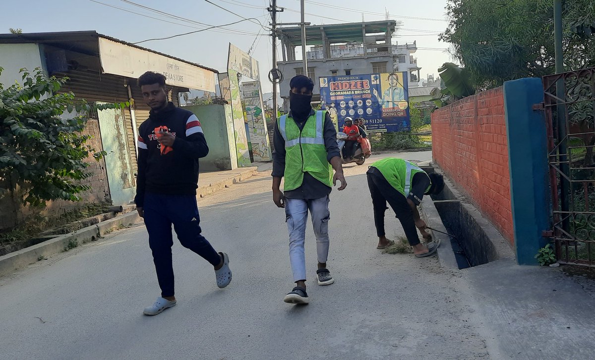 amitsharma_ghy's tweet image. Excellent initiative by @gmc_guwahati to implement a special cleaning drive in #Guwahati. Hope this is continued and #citizens contribute towards a #swach Guwahati. We need a #clean and #green Guwahati @DCKamrupMetro @himantabiswa @TheAshokSinghal @mrigen_sarania