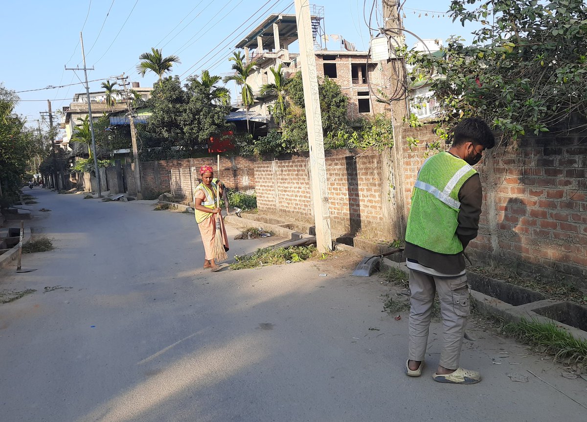 amitsharma_ghy's tweet image. Excellent initiative by @gmc_guwahati to implement a special cleaning drive in #Guwahati. Hope this is continued and #citizens contribute towards a #swach Guwahati. We need a #clean and #green Guwahati @DCKamrupMetro @himantabiswa @TheAshokSinghal @mrigen_sarania