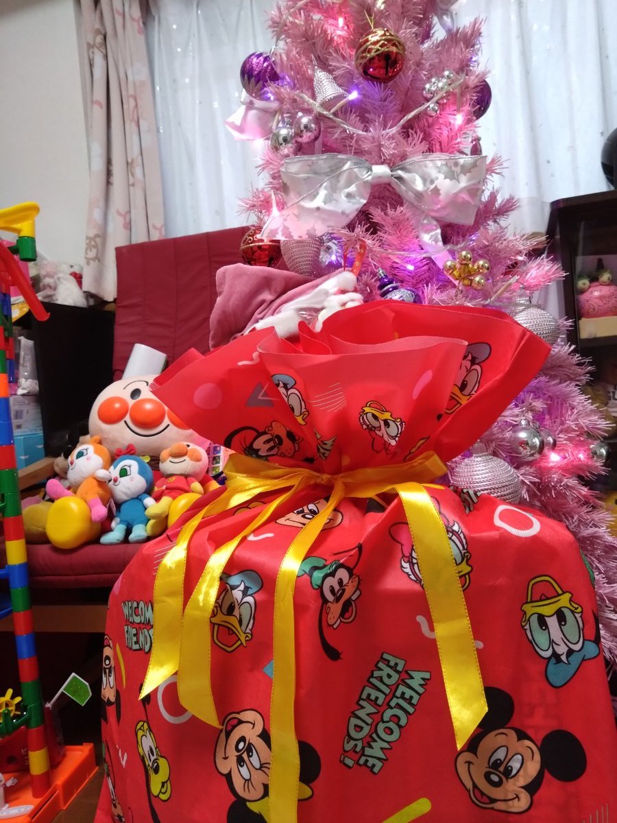 ryuca62417's tweet photo. メリークリスマス🎄
ステキなクリスマスになりますように…⭐️
クリスマスイブにサンタさんがきました🎅
並んでいるミニカーは
大好きなフォルクスワーゲンです
少しずつ増えてきました(笑)
#トミカ
#フォルクスワーゲンのミニカー
#siku
#メリークリスマス
#撮影会モデル
#男の子モデル
#ポートレート https://t.co/iDijrzfHXi