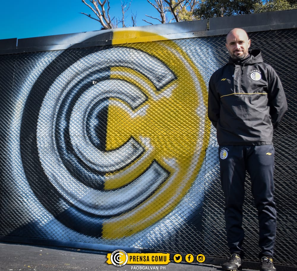 clubcomu's tweet photo. 👏 Gracias a Martín Perelman por la donación de botines, zapatillas y ropa térmica para nuestras Juveniles.

💜 Un gran gesto del ex DT del Cartero desde Orlando, EEUU, donde reside actualmente. 

¡Gracias Martín, un Cartero de fierro! 🖤💛

#TenemosClub 🌓 https://t.co/HTiRaN93kJ