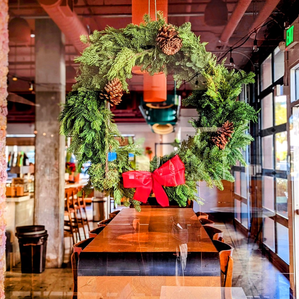 Happy Holidays from all of us at Socalo! We'll be closing at 3p of December 24th and for Christmas Day. We hope you have a great holiday, we will be back for regular hours on December 26th. 

#socalo #socalosantamonica #santamonica