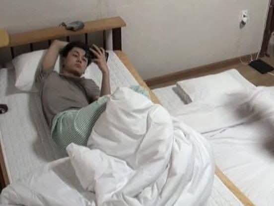 jiyongsgzb's tweet photo. My christmas plan.

Me:                                             Watching: https://t.co/1qCZLSY3K2
