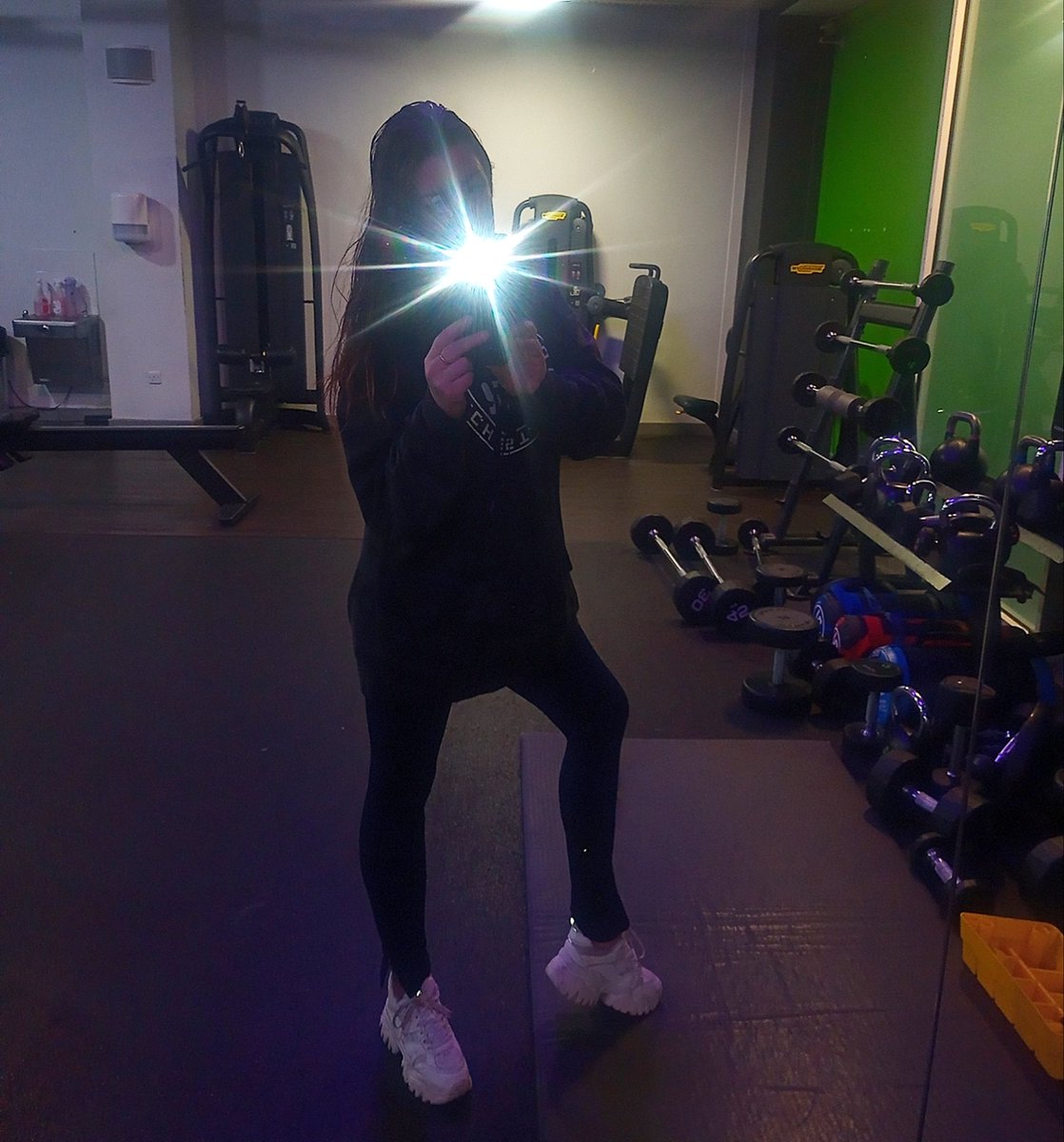 FNBastet's tweet image. Never been to the gym b4, have no idea what some machines are for, but still flex a pic, i&apos;m a #gymbot 💪🤣 (normally I do just sauna &amp;amp; quick swim 1x a week on average, but empty gym looks tempting on Christmas Eve)