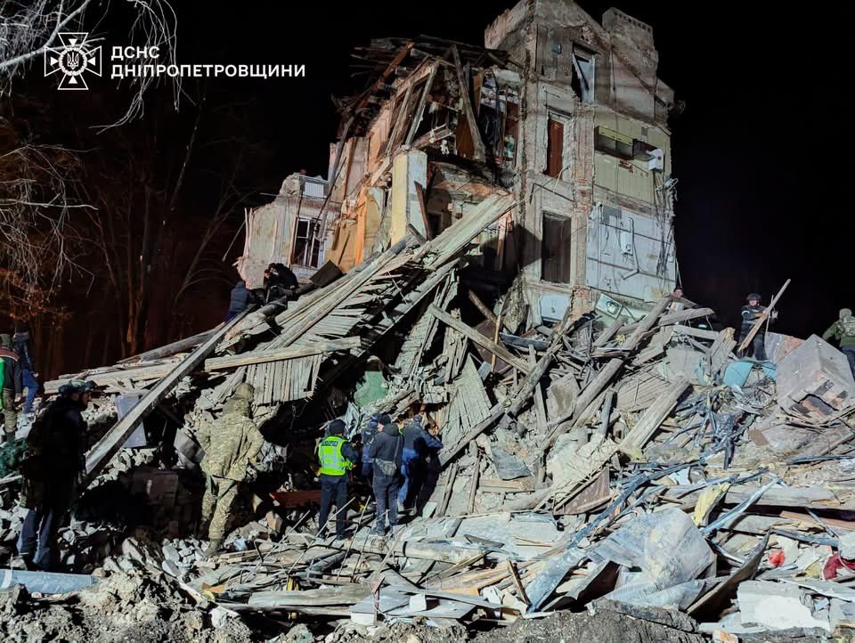 den_kazansky's tweet photo. A terrible terrorist attack was committed by the Russians right on Christmas.

In Kryvyi Rig, the Russian army attacked a multi-story building with a ballistic missile. Part of the building was destroyed. There are people under the rubble. One person has already been killed.

There is no doubt that this was done intentionally. There were no military facilities near the building