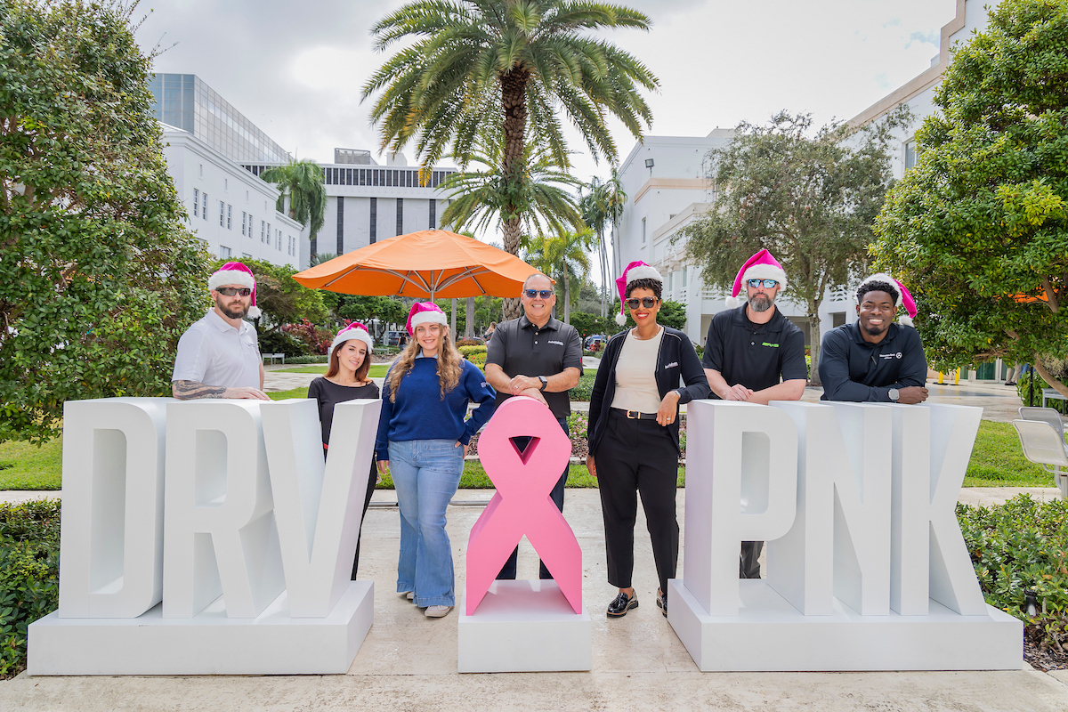 AutoNation's tweet photo. @TackleCancer @MiamiDolphins Patients and families at the @SylvesterCancer —spreading joy and hope this holiday season. 💖
#AutoNation #DRVPNK #DolphinsCancerChallenge #MiamiDolphins https://t.co/AxXmt5g4D5