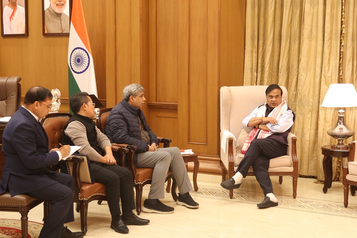 CMOfficeAssam's tweet photo. HCM Dr. @himantabiswa met Dr. M M Tripathi, Director General, NIELIT, at Lok Sewa Bhawan, Dispur. They discussed skill development in the semiconductor sector and land allotment for NIELIT's permanent campus in Guwahati, aiming to boost IT infrastructure and create youth opportunities.