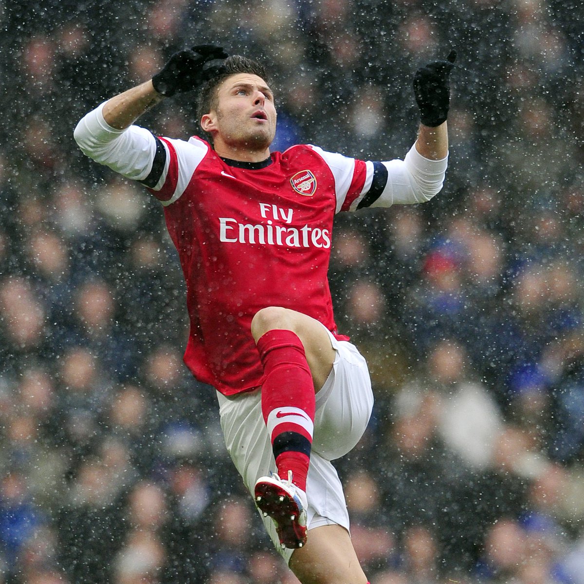 Arsenal's tweet photo. 🎶 Let it snow, let it snow! 🎶 

Take a look through the archives from our snow-filled games ☃️