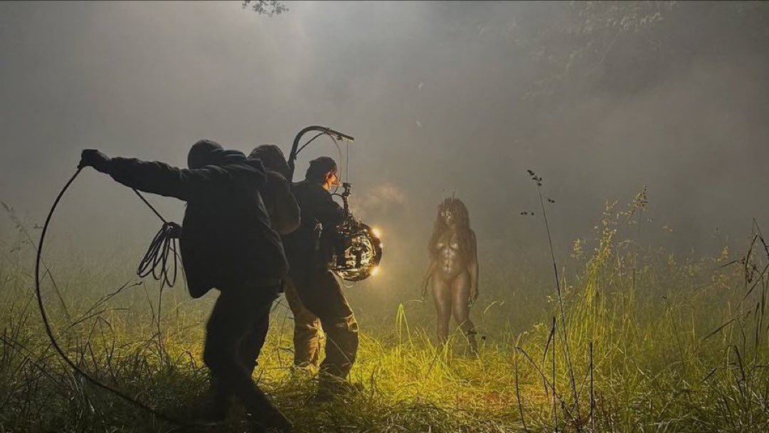 “Scorsese Baby Daddy” is one of the songs from #LANA that has a music video 𓆤𓆨𓆦𓆣

Which track would you like to see get a video? ♡