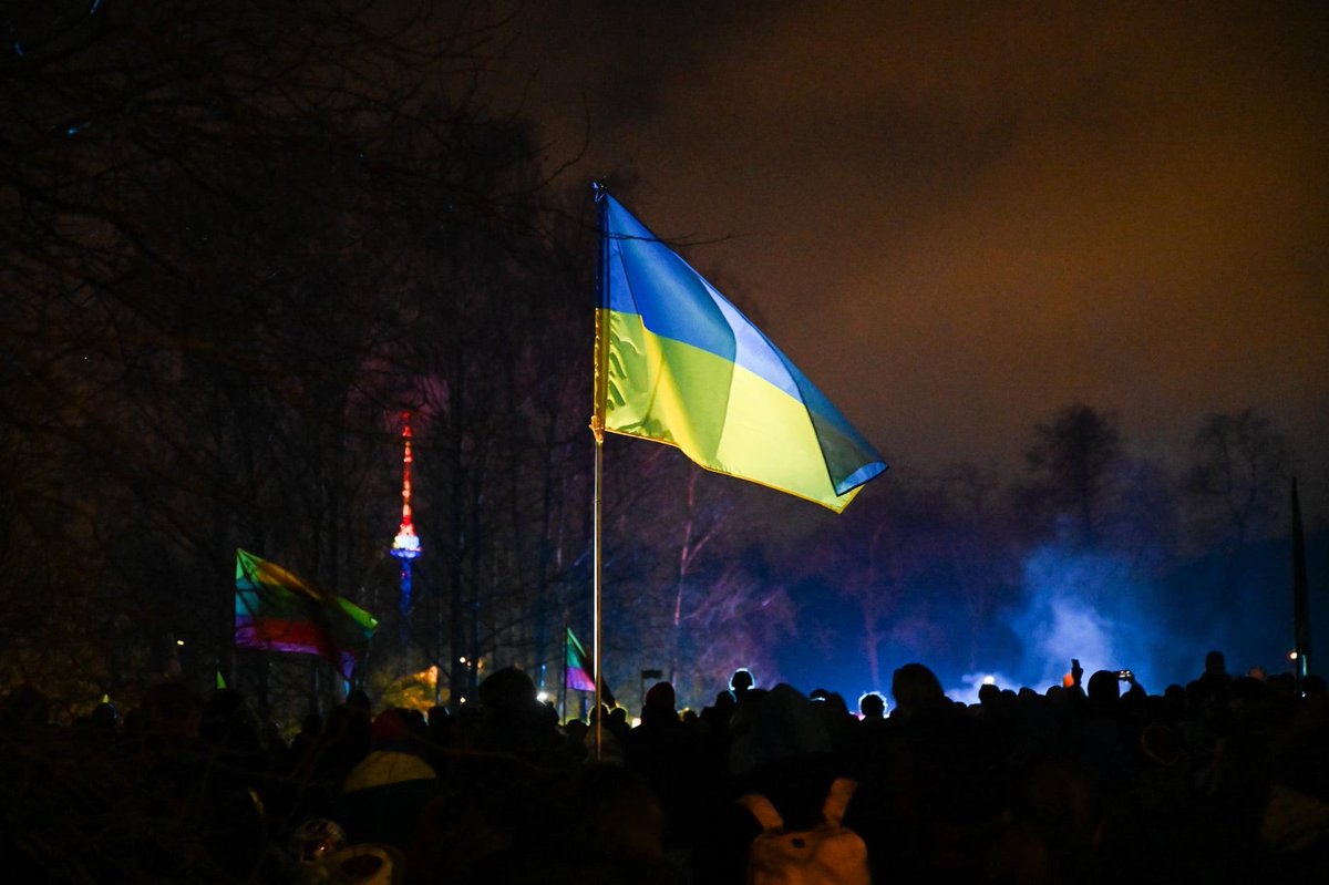 Наша молитва у цей вечір і за Вас, захисники України. Ще такого не було, щоб світло не перемогло зла, а героїв забули. Щасливого Різдва! 🎄✨

On this Christmas Eve, Lithuania’s  thoughts&amp; prayers are with the courageous defenders of #Ukraine.