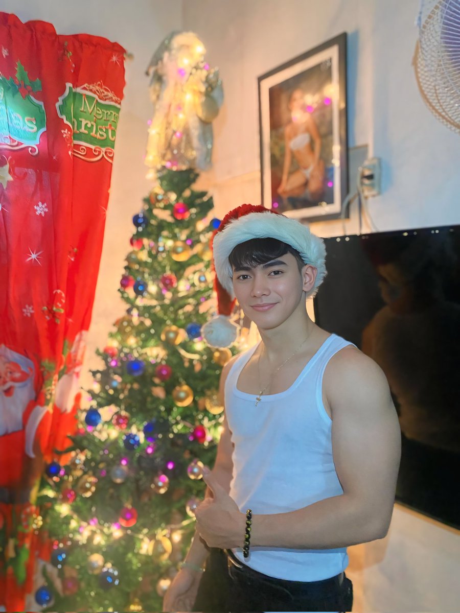 roroyreyes's tweet photo. Merry Christmas everyone! 🎄🎁 https://t.co/Pqn4YvrJ9y