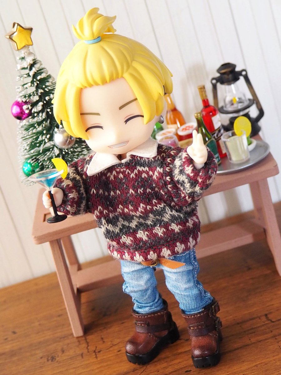 crow_tw's tweet photo. ＼メリークリスマス！／

我が家は今年も🍰も🎁もない普通の1日でしたが、せめてドールに楽しんでもらいました🎄✨

👕 @kajjjya 様
👖 @shino_clo 様
🥾 @ambersky_Ray 様

素敵な作品ありがとうございます😊 https://t.co/KzVoaAPJYN