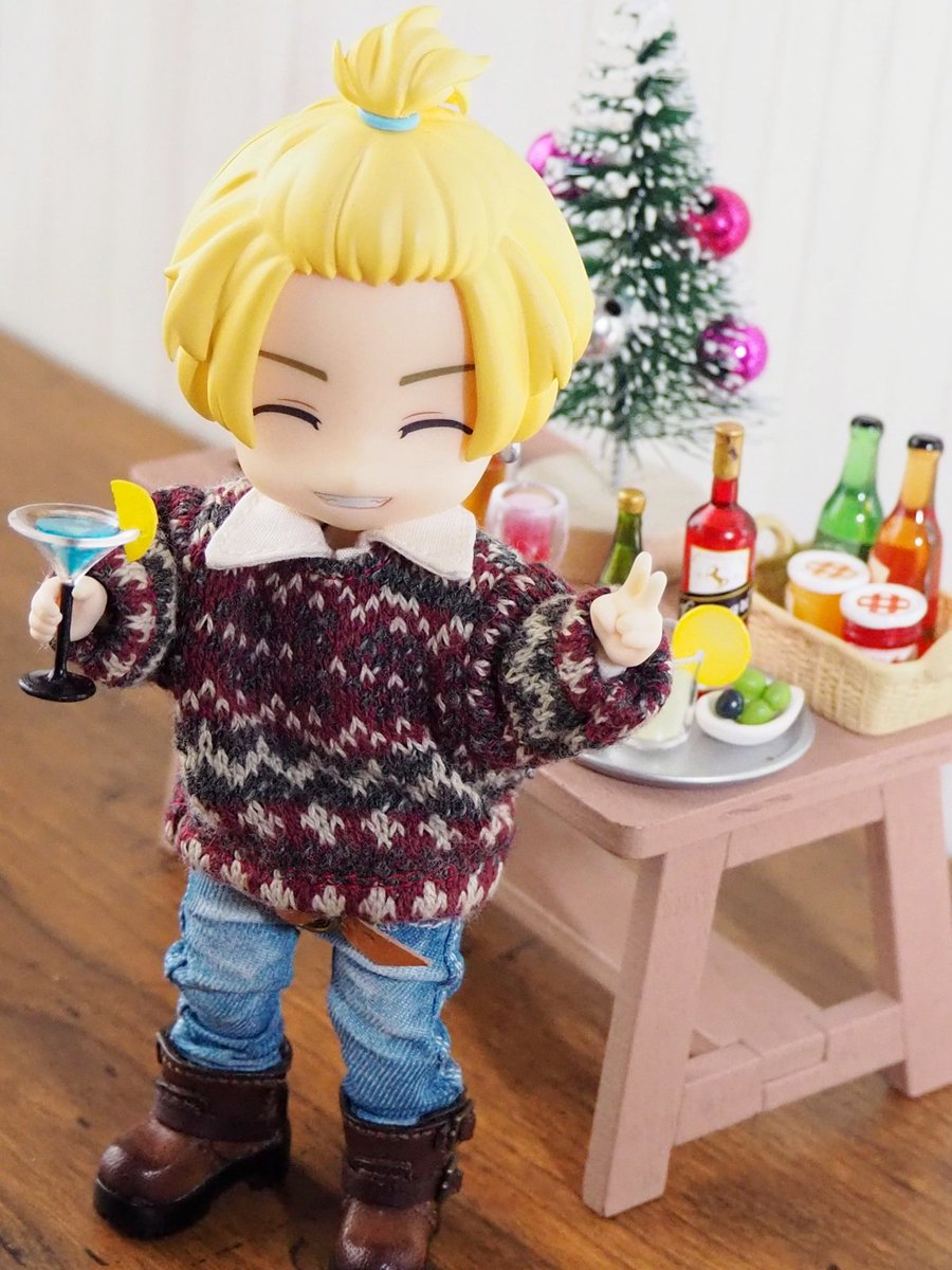 crow_tw's tweet photo. ＼メリークリスマス！／

我が家は今年も🍰も🎁もない普通の1日でしたが、せめてドールに楽しんでもらいました🎄✨

👕 @kajjjya 様
👖 @shino_clo 様
🥾 @ambersky_Ray 様

素敵な作品ありがとうございます😊 https://t.co/KzVoaAPJYN