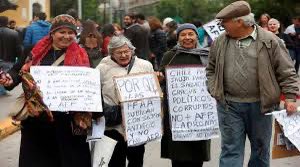 diputadonaranjo's tweet photo. Esperamos tanto tiempo para que la sra MATTHEI se pronunciara sobre la Reforma de Pensiones,  para que al final sin hacer ninguna propuesta, saliera a defender al sistema de AFP. Que les quede claro a los pensionados MATTHEI  quiere que sigan recibiendo pensiones miserables. https://t.co/JvmRyXULcY