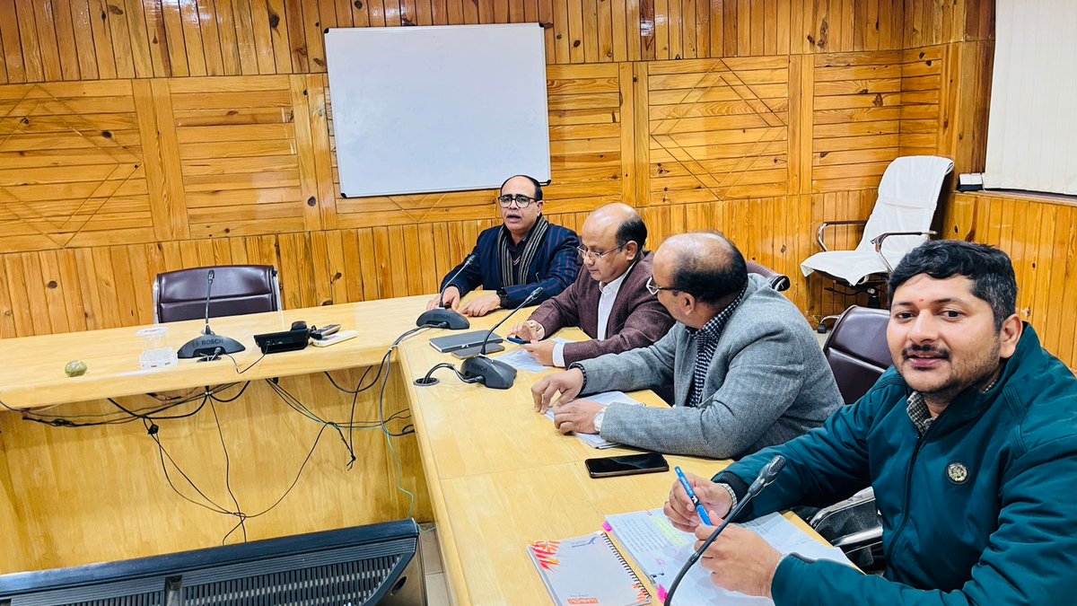 सुशासन सप्ताह दिनांक 19-25 दिसम्बर 2024 के क्रम में  आई. जी. आर. एस. , सी.एम हेल्पलाइन, सूचना का अधिकार अधिनियम, बिडिंग शेड्यूल से संबंधित जानकारी एवं प्रशासनिक कार्य में पारदर्शिता के संबंध मे गन्ना विकास विभाग में आयोजित की गई कार्यशाला।
<a href="/CMOfficeUP/">CM Office, GoUP</a> 
<a href="/InfoDeptUP/">Information and Public Relations Department, UP</a> 
<a href="/UPGovt/">Government of UP</a>