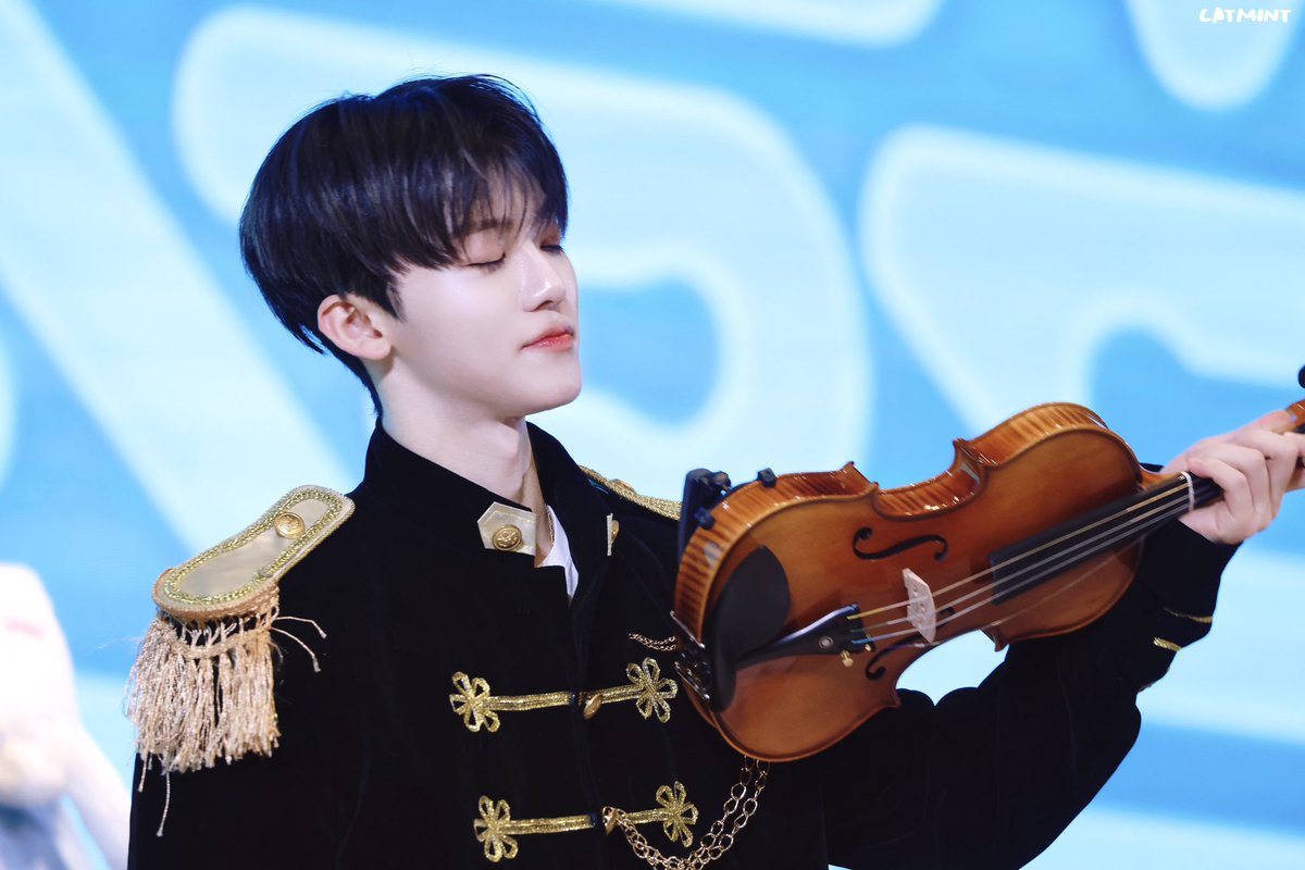 CATMINT_0813's tweet image. 241222 위드뮤 대면

🎻

#재민 #JAEMIN #ジェミン
#NCTDREAM #NCT