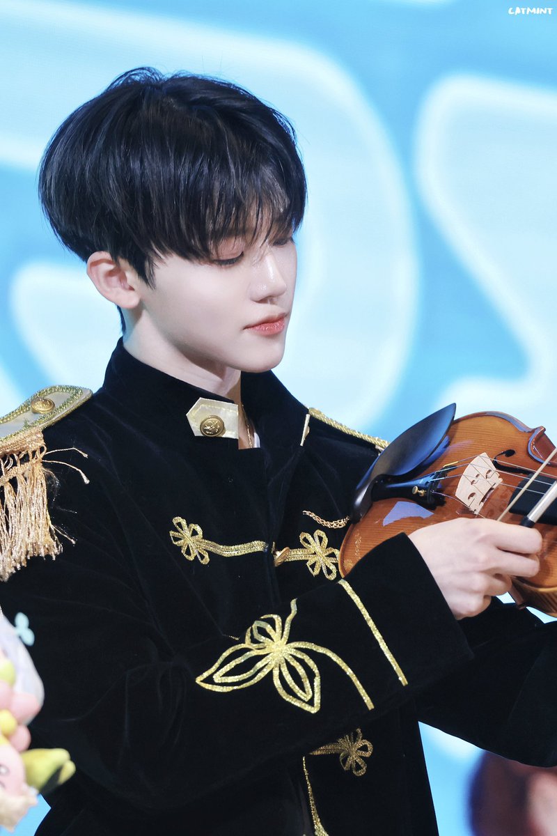 CATMINT_0813's tweet image. 241222 위드뮤 대면

🎻

#재민 #JAEMIN #ジェミン
#NCTDREAM #NCT