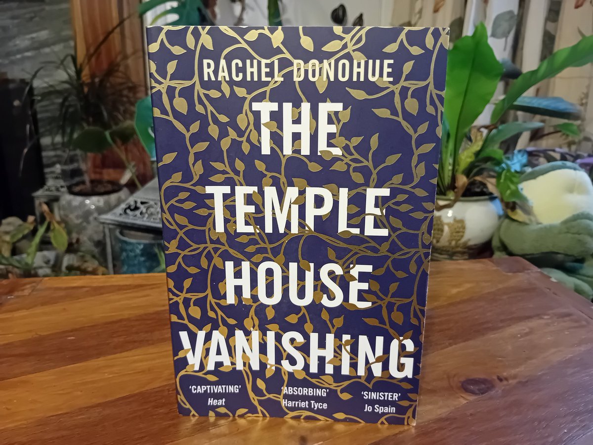 October Reading #1: I do love me a spooky novel set in a boarding school. A worthy contribution to the genre from Rachel Donohue.

#amreading #crimefiction