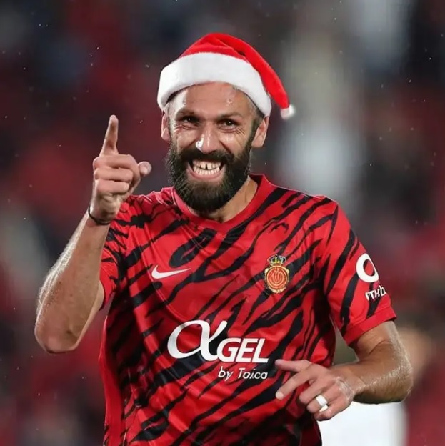 Emmallorca't vos desitja unes bones festes de Nadal.
Salut i feis bonda! 
<a href="/RCD_Mallorca/">RCD Mallorca</a> ❤️🖤
#Emmallorcat