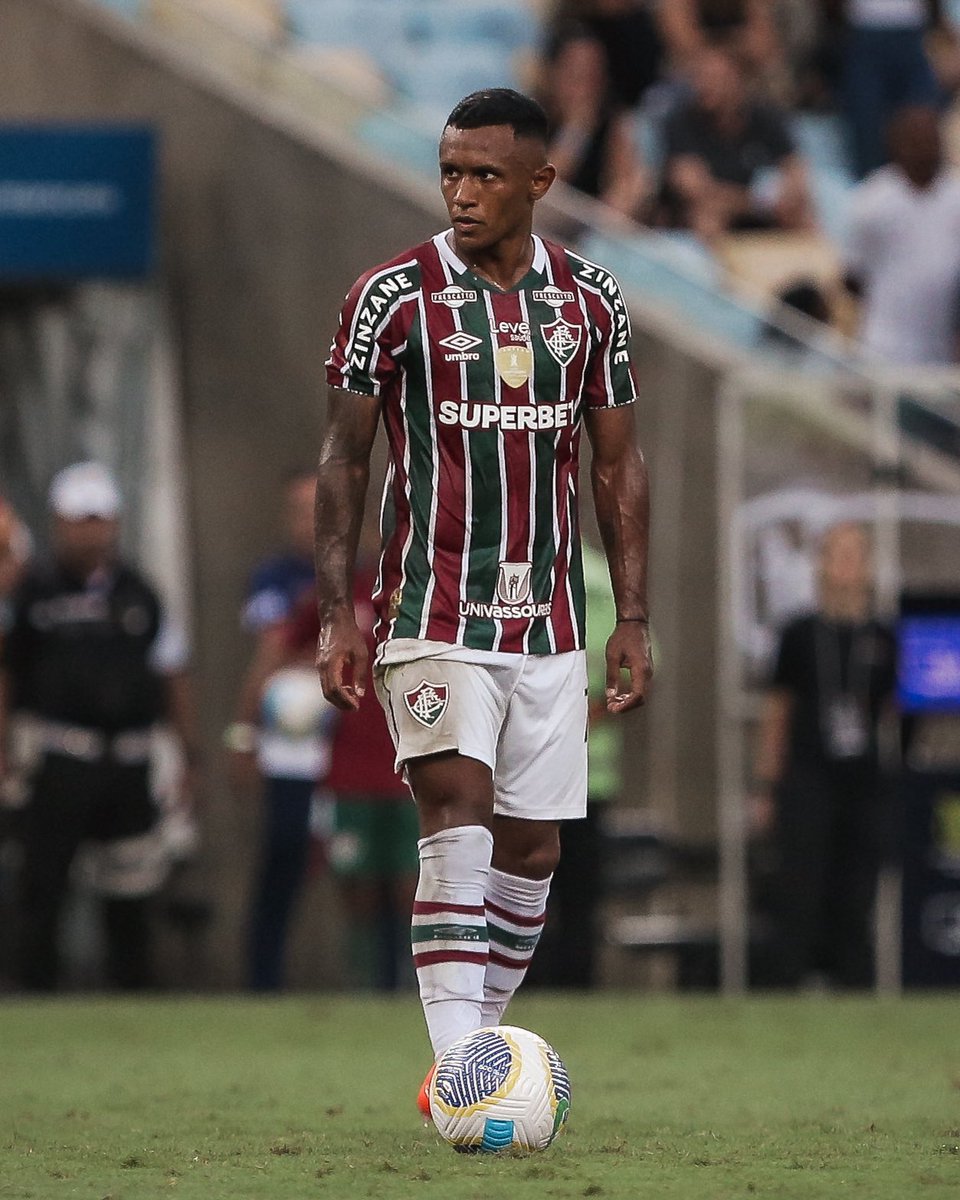 futebol_info's tweet photo. ⚠️ Cruzeiro encaminha contratação do atacante Marquinhos, que pertence ao Arsenal e estava emprestado ao Fluminense.

O jogador de 21 anos foi considerado uma oportunidade de mercado e contou com o aval de Fernando Diniz, que trabalhou com ele no Flu. O contrato será até o fim de 2025.

Marquinhos pode ser o 7º reforço do Cruzeiro para 2025. Dudu, Christian e Rodriguinho já foram anunciados, e Gabigol, Bolasie e Eduardo estão apalavrados.

🗞 @geglobo 
📸 Lucas Merçon/FFC