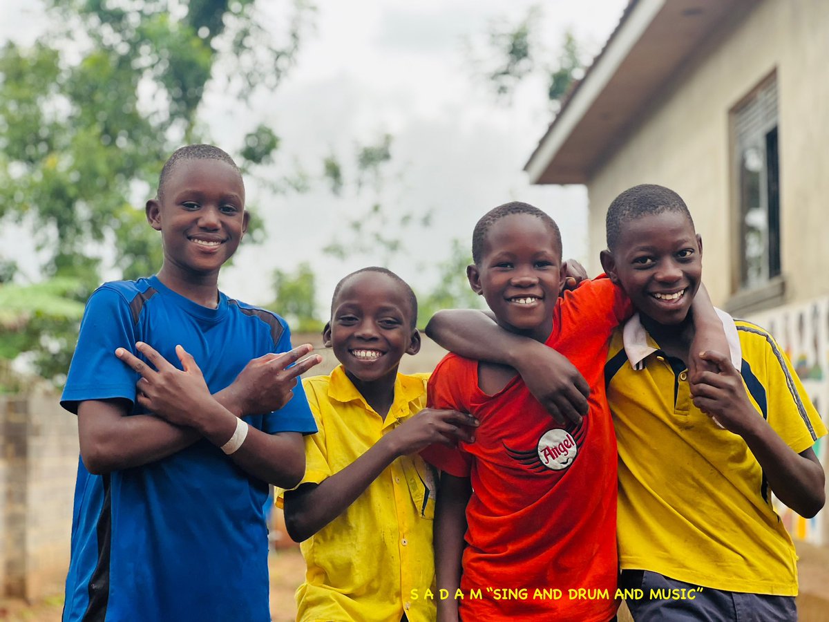 Merry Christmas 🎄🎅 
Wishing you a Christmas as bright as the smiles 😁 
💜 🌴 

Let us not forget that the true spirit of Christmas is the gift of love, kindness, and compassion.
Merry Christmas 🎄 to you all friends and family.
youtube.com/@sadamseguya?s…
We all just need to drum.