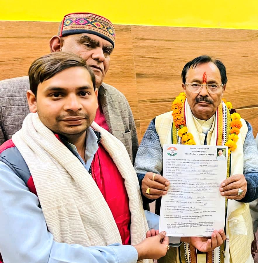 Imran_Ali_Monu's tweet photo. नई सोच मजबूत कल 
नया विकल्प 
आज वार्ड संख्या-09 सुल्तानपुर से आगामी नगर निकाय चुनाव मै कांग्रेस के सभासद प्रत्यासी बनने के लिए आवेदन किया! 
हरिद्वार कांग्रेस के प्रभारी श्री। @ShoorveerSinghSajwan जी व अन्य वरिष्ठ कांग्रेस नेताओं के समक्ष अपना आवेदन प्रस्तुत किया!  @highlight 🙏 https://t.co/U5EsbOXXrw