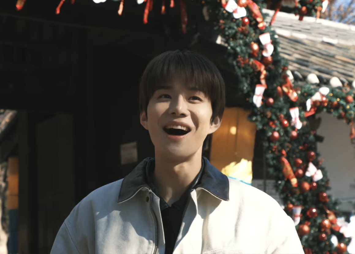 kjwhive's tweet photo. he’s so precious https://t.co/HDV4Eub2v9