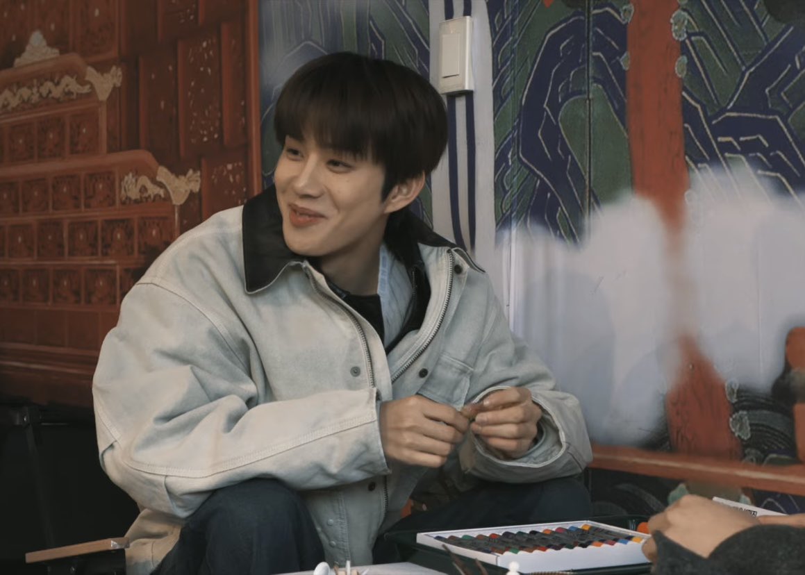 kjwhive's tweet photo. he’s so precious https://t.co/HDV4Eub2v9