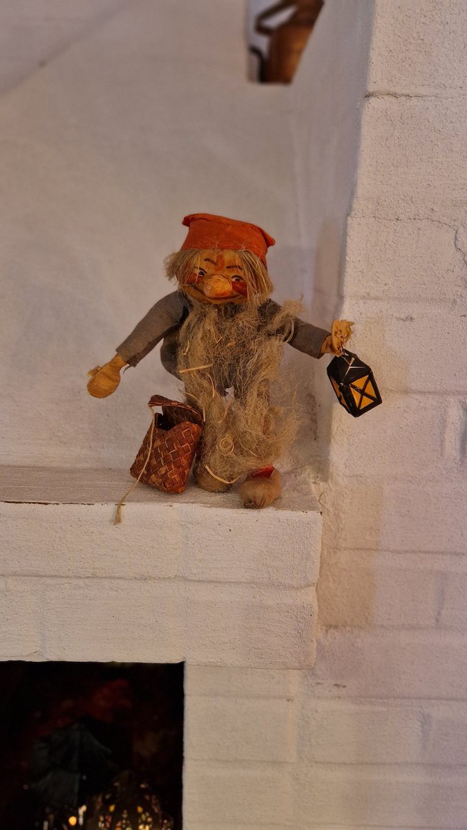 Tässä yksi talon vanhoista tontuista. Hyvää joulua 🧑‍🎄❤️🎄