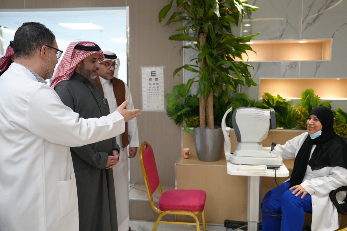 E1_QcH's tweet photo. نظم قسم العيون بـ #مستشفى_القطيف_المركزي فعالية بعنوان 
( لا تنتظر .. افحص عينيك اليوم ) للفحص والاطمئنان على صحة عيون الموظفين والمراجعين على حد سواء وتحويل بعض الحالات إلى العيادة حسب الحاجه https://t.co/VZeWoRX0w7
