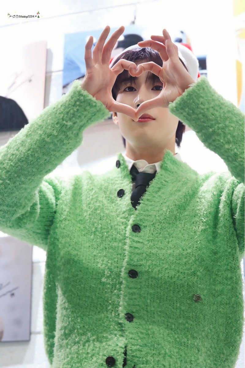 Waiting941224's tweet photo. 241224 승우 생일💜🎂

따뜻한 하루☺️

#한승우 #HANSEUNGWOO
#한아의_하나뿐인_우야
#HAPPYSEUNGWOODAY https://t.co/ycPaSvwmpJ