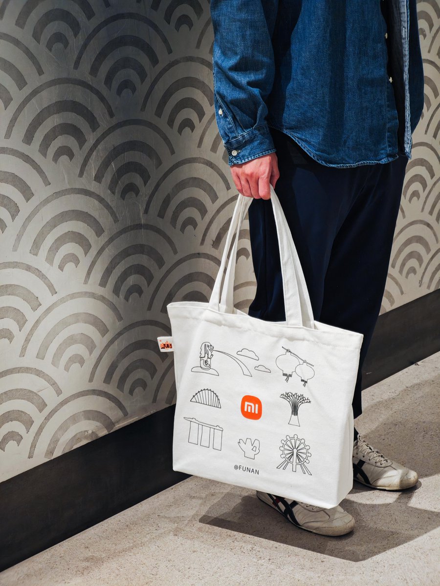 XiaomiSingapore's tweet photo. Merry Christmas! 🎄 Starting December 25, grab limited edition Xiaomi tote bag with any purchase over $50 at our Funan Store! ✨
It's first come, first served. Don’t miss out our special holiday treat! 🎁
#XiaomiStore #Funan #totebag https://t.co/Jt4a4PFvnm