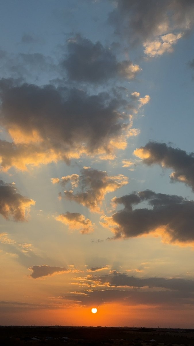 th4m2011's tweet photo. #مساء_الخير #تصويري #الغروب https://t.co/xcO2RWosng