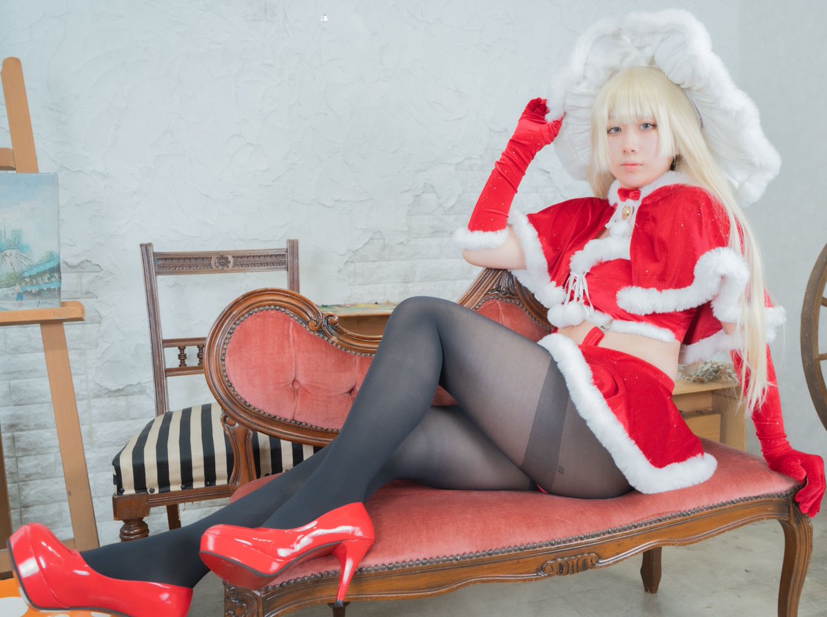 メリークリスマス　
タイツサンタさん🤶

どっちに来て欲しい？