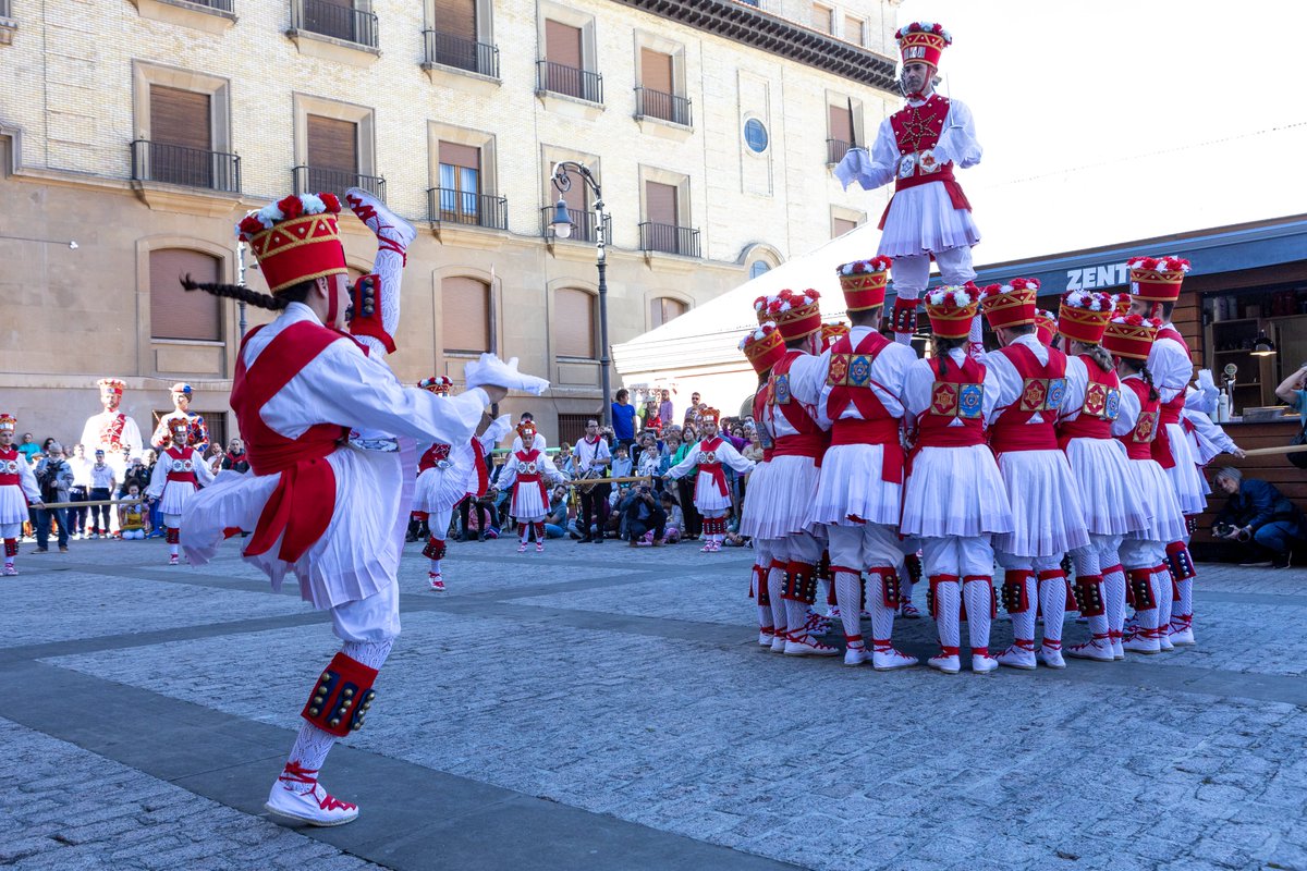 Iruñeko dantzariak tweet media