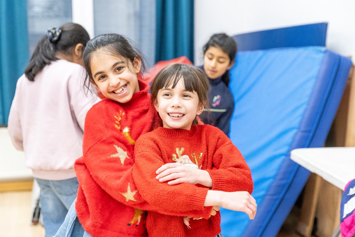 StMarysSchoolGX's tweet photo. 🎄🎁🎅 Merry Christmas from everyone at St Mary's! 🎄🎁🎅
#SMSspirit #embrace #empower #excel #christmas #christmastcheer #lastweekofschool #christmasholidays #privateschool #independentschool #girlsschool #localschool #allthroughschool https://t.co/oTWcZU5D1q