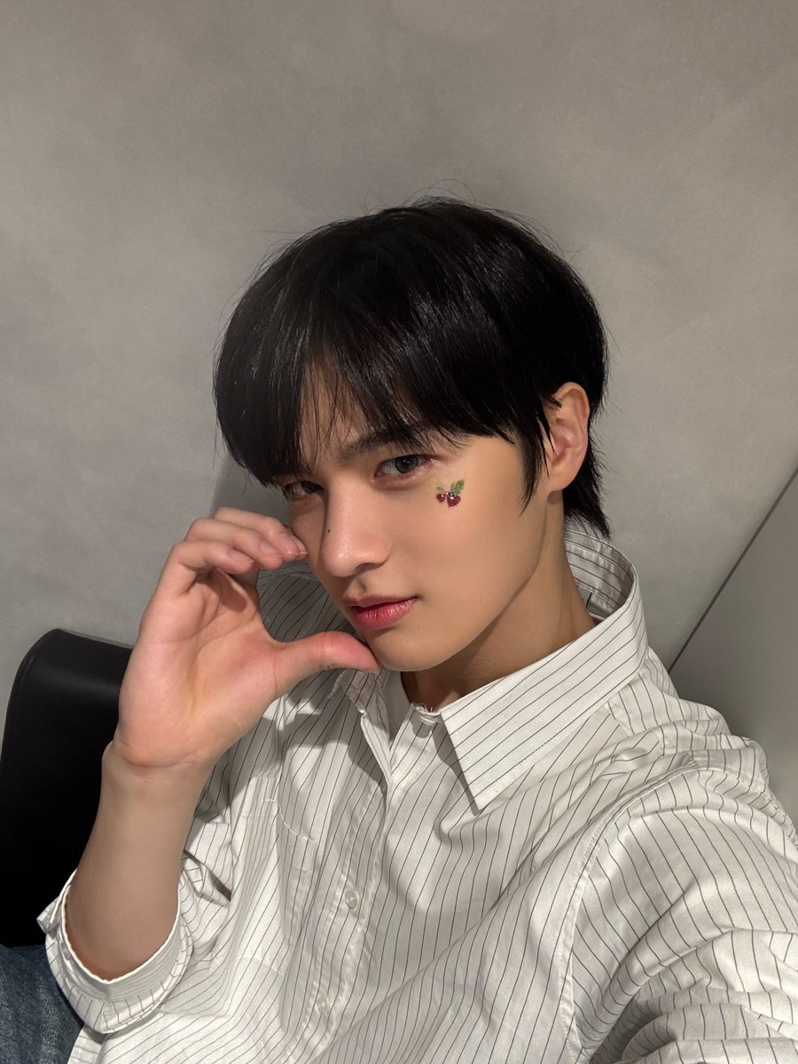 [#지은호]
미리 메리크리스마스🎄❄️

#루네이트 #LUN8 #밍밍🤍